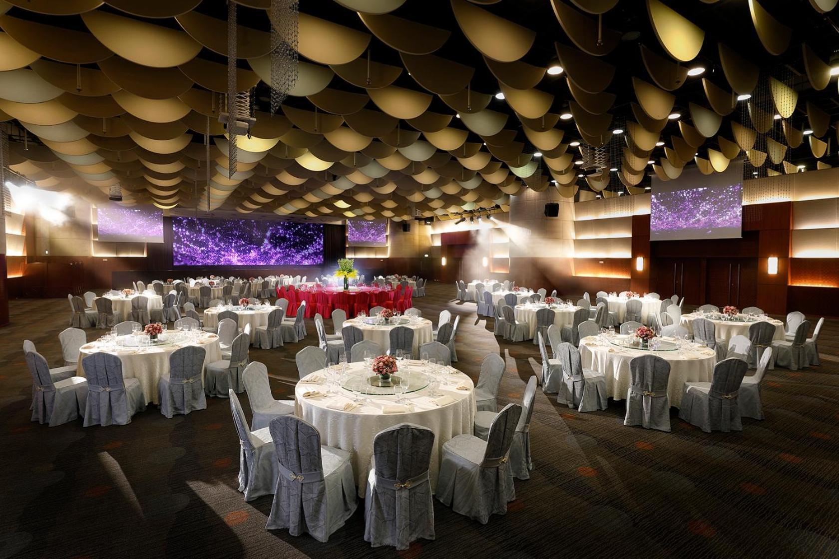 Hotel B P International 4*